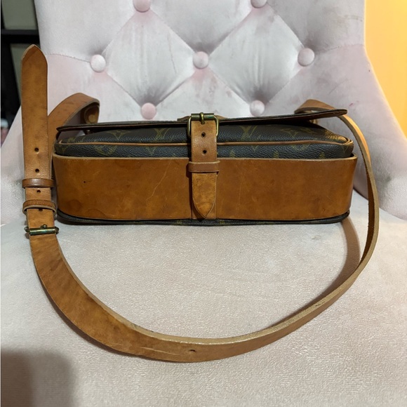 Louis Vuitton large monogram Vintage Cartouchiere messenger/crossbody bag 🤩 - Picture 4 of 10